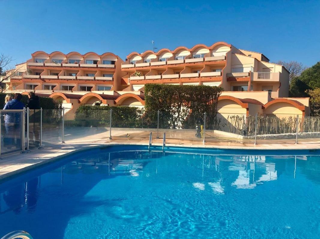 Cosy 2 Pieces Dans Avec Piscine Antibes